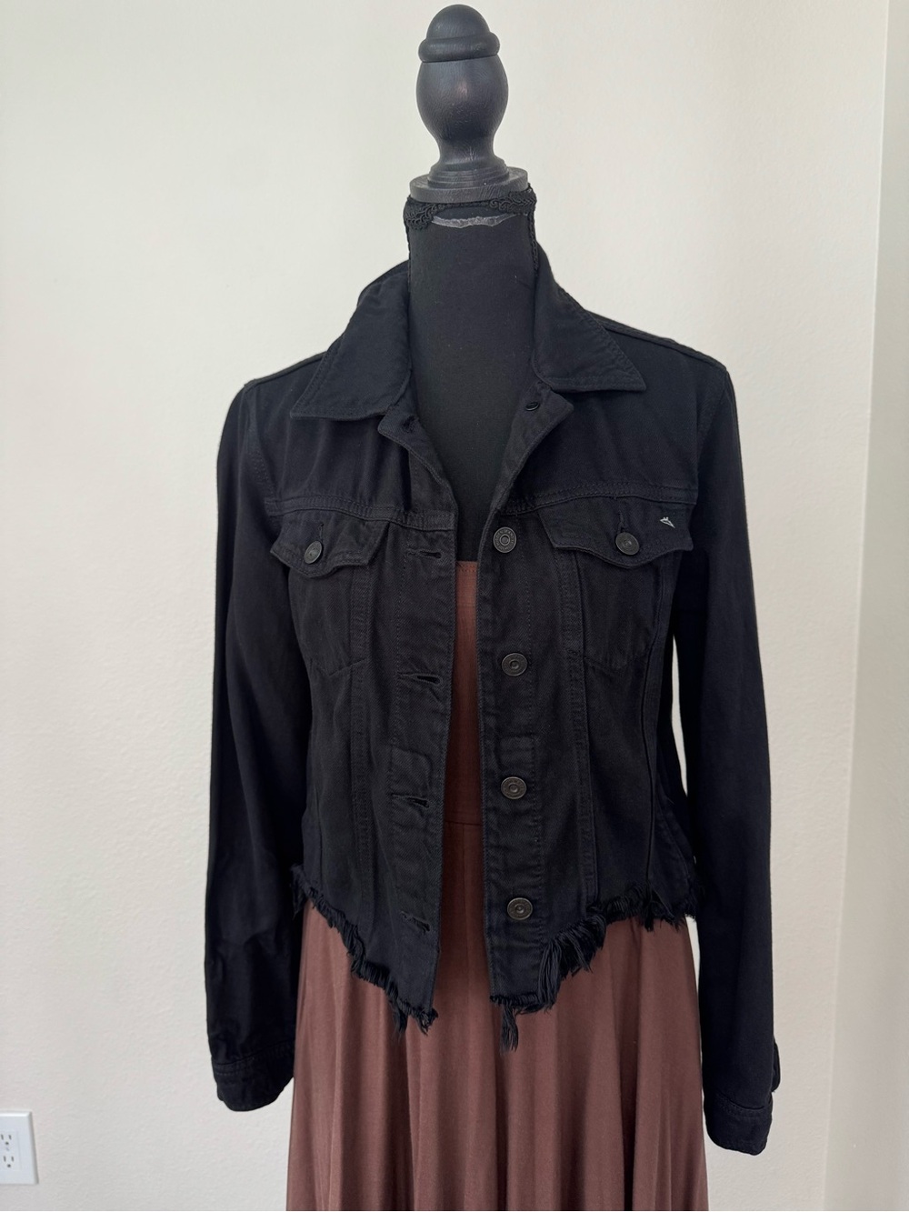 HIDDEN Los Angeles Black Cropped Raw Hem Denim Jacket Size S
